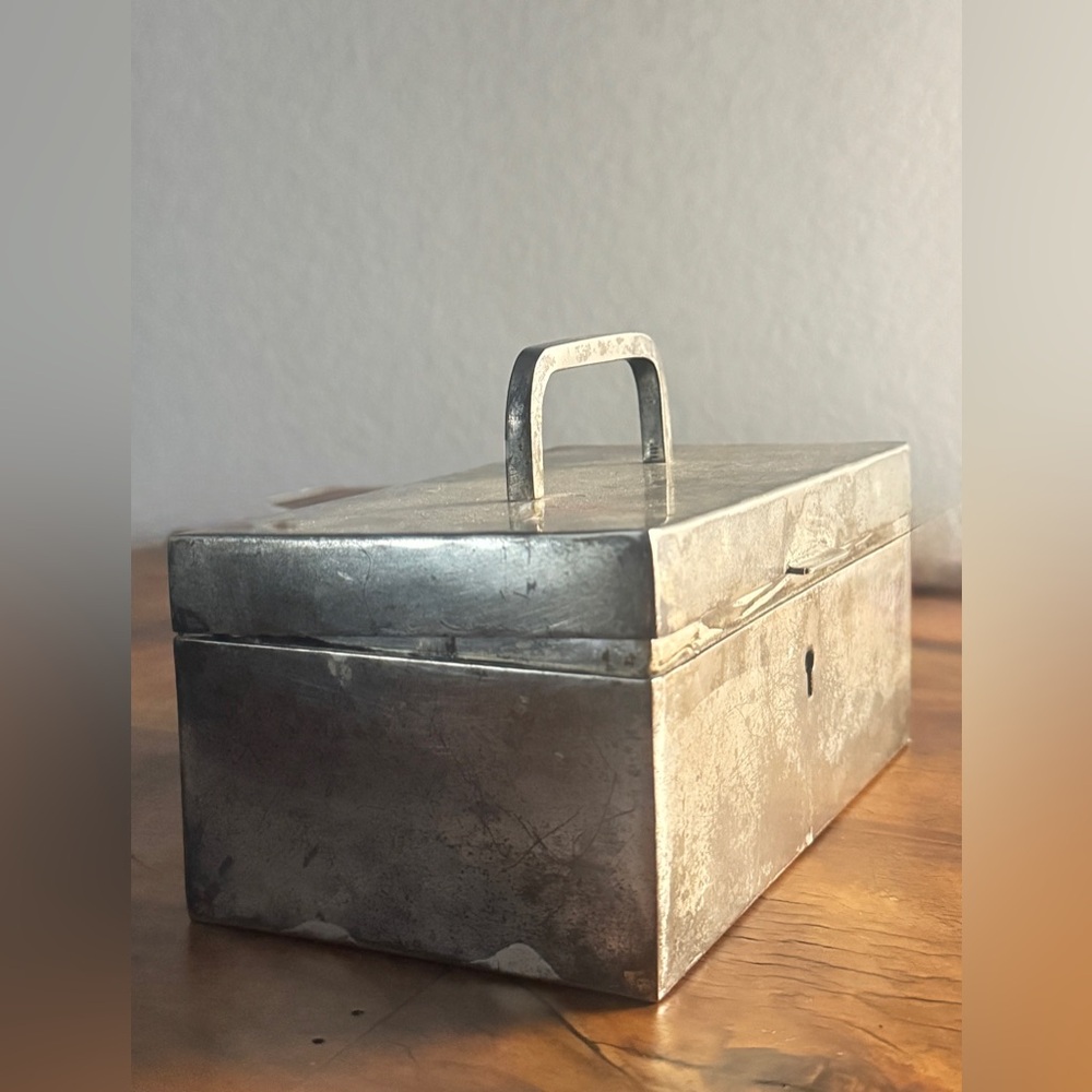 Antique/Vintage Locking Sliverplate Box